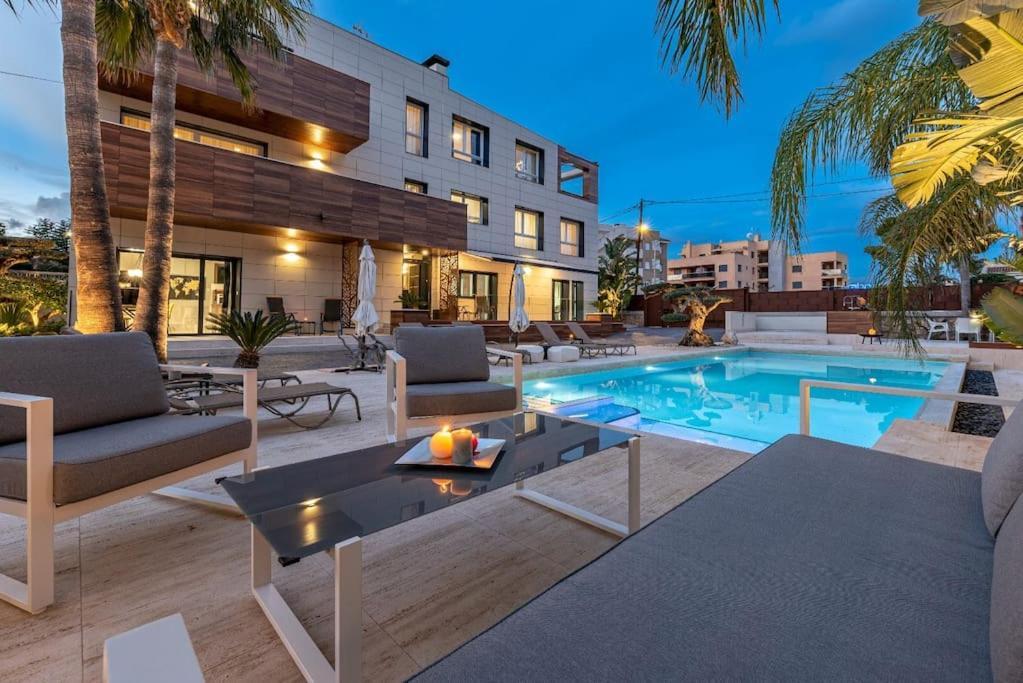 Апартаменты Lusso E Relax Con Piscina A 2 Minuti Dal Mare Миами-Плайя Экстерьер фото