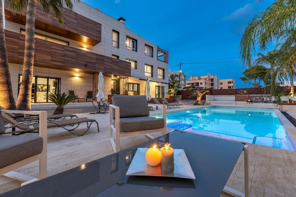 Апартаменты Lusso E Relax Con Piscina A 2 Minuti Dal Mare Миами-Плайя Экстерьер фото